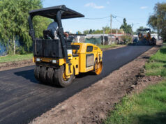 Moreno avanza con nuevas obras de asfalto en distintos barrios