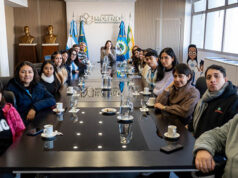 Moreno recibió a una delegación de universitarios de México