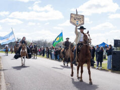 Moreno homenajeó a San Martín con un desfile de caballos en Roggero