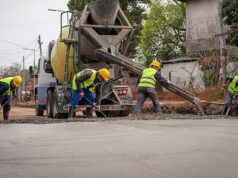 Moreno suma nuevas obras de pavimentación en distintos puntos del distrito